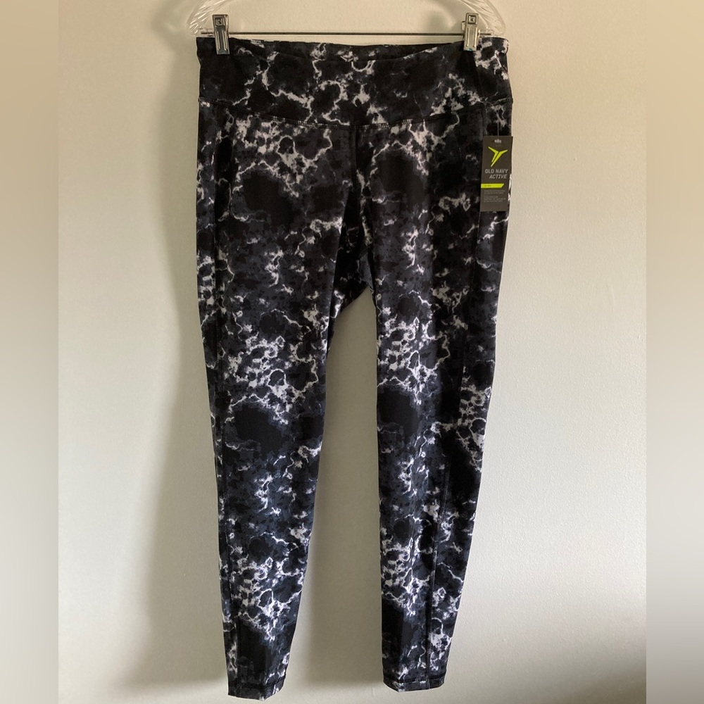 🔥🔥NWT Old Navy Active Fitted Compression leggings w pocket